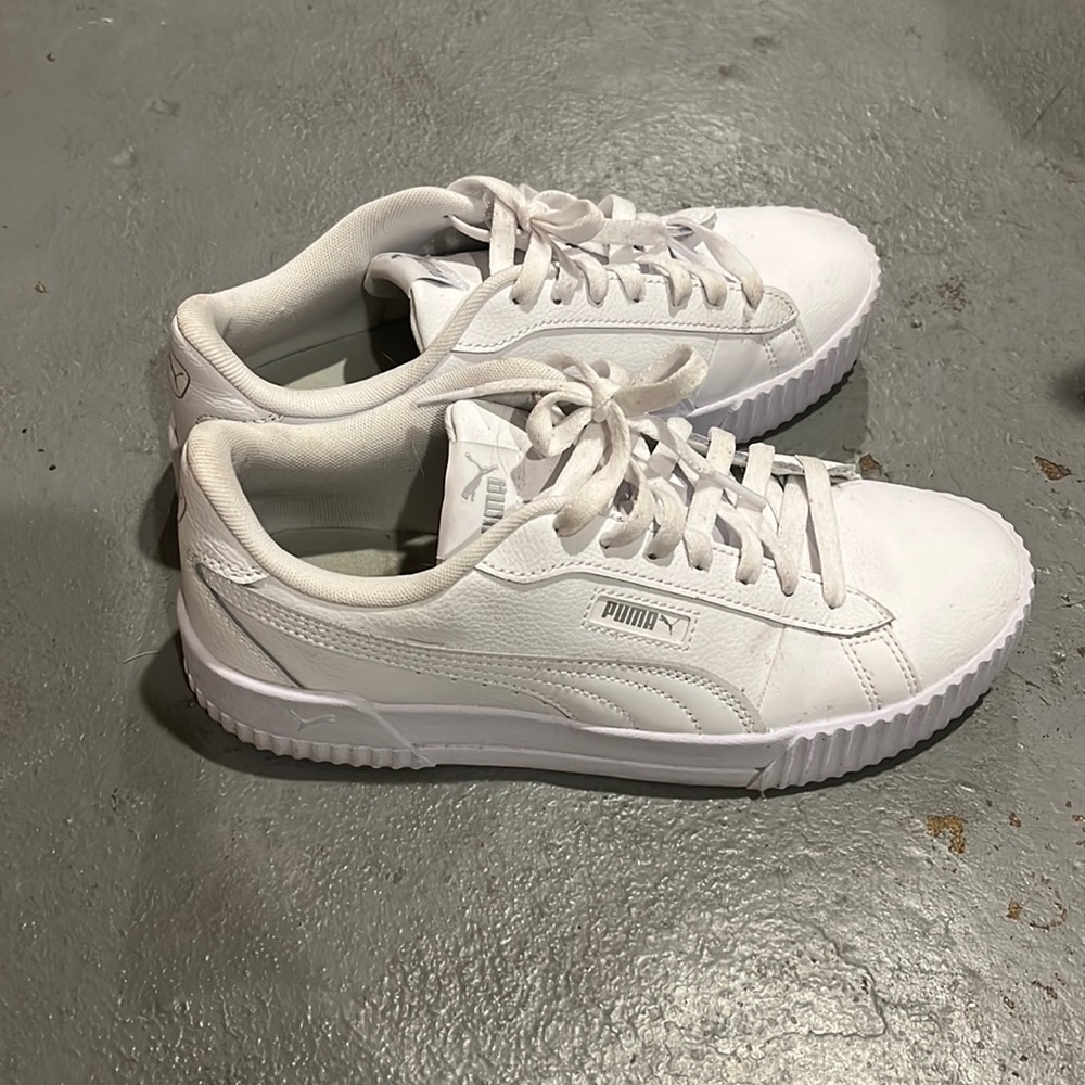Platform Puma white tennis shoes: only worn once
